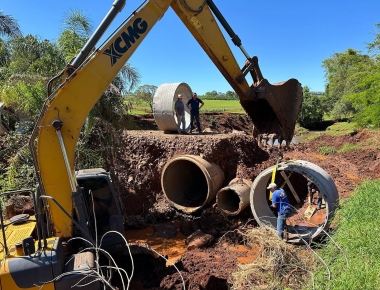 Prefeitura de Mercedes trabalha na reconstrução e alargamento de pontes e bueiros